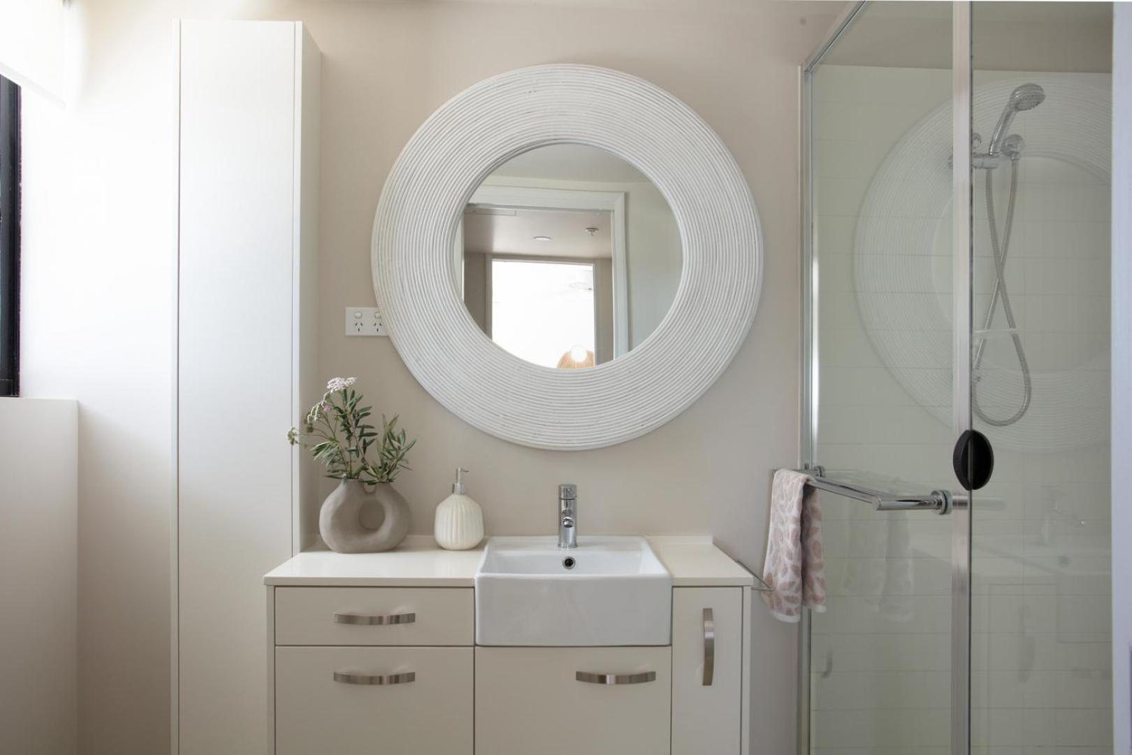 Sol - Luxury 3 Bedroom In Kirra Apartment