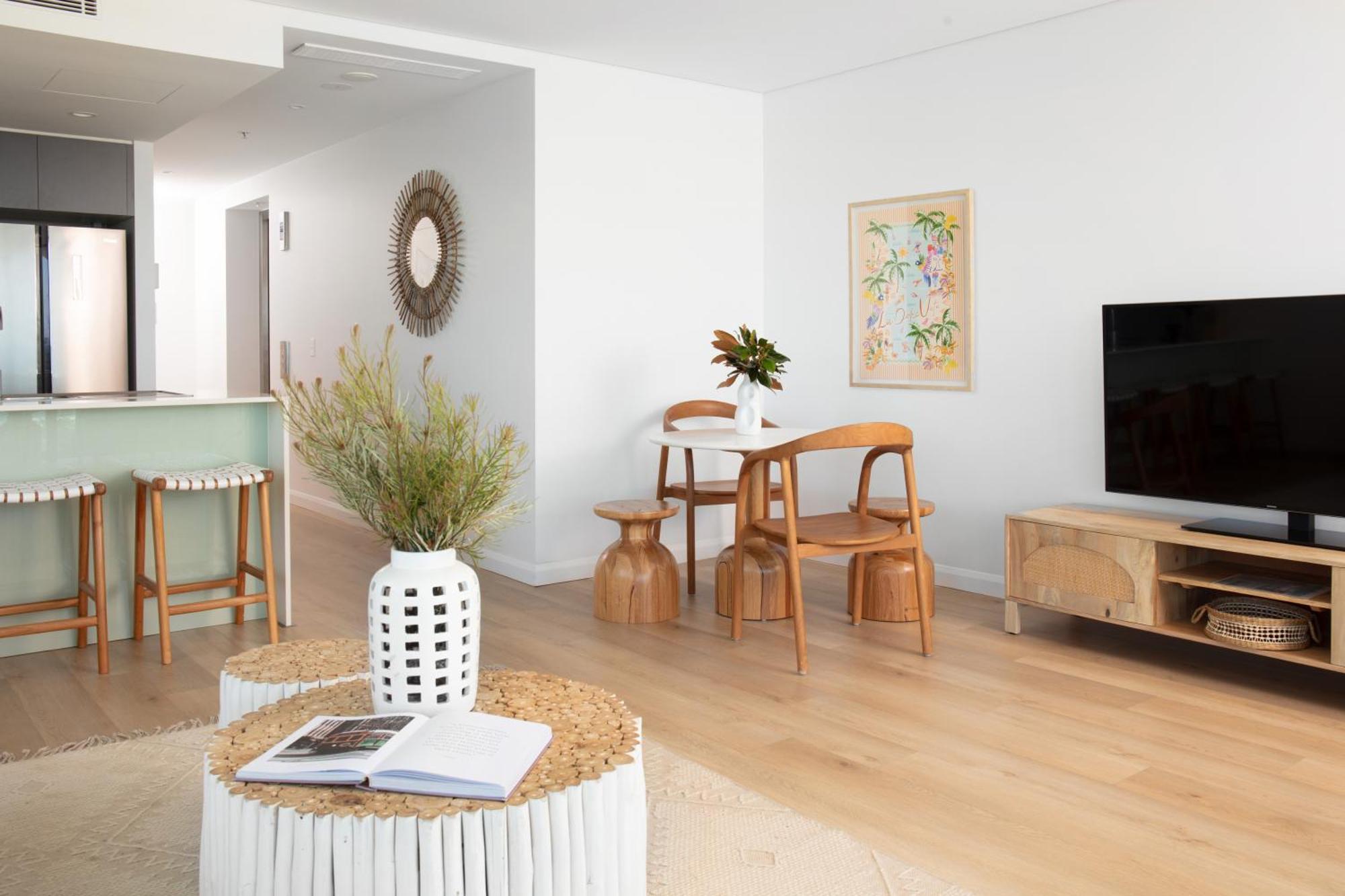 Sol - Luxury 3 Bedroom In Kirra Apartment *